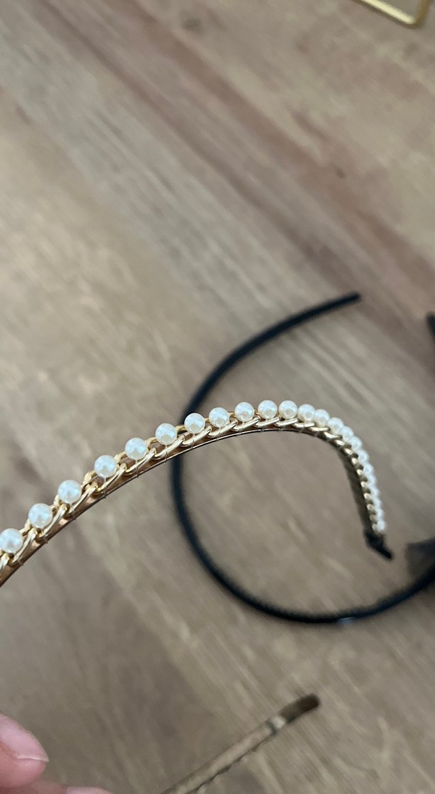 Zincir Detaylı Bej İnci Taç ve siyah taç - Görsel 2