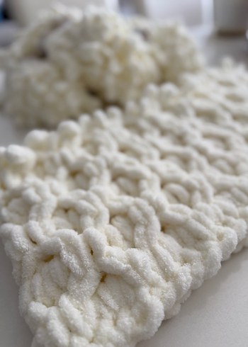 Beyaz Örgü Çocuk Battaniyesi - Görsel 4