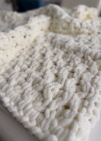 Beyaz Örgü Çocuk Battaniyesi - Görsel 2