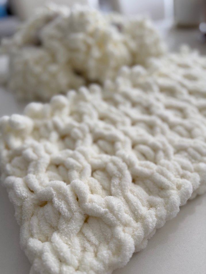 Beyaz Örgü Çocuk Battaniyesi - Görsel 4