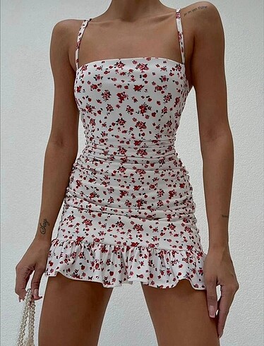 Askılı çiçekli mini elbise