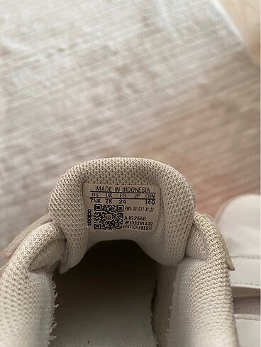 24 Beden beyaz Renk Adidas çocuk ayakkabısı