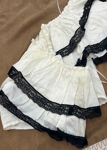 Dantel Detaylı Beyaz Fırfırlı Bluz - Görsel 9