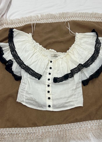 Dantel Detaylı Beyaz Fırfırlı Bluz - Görsel 11