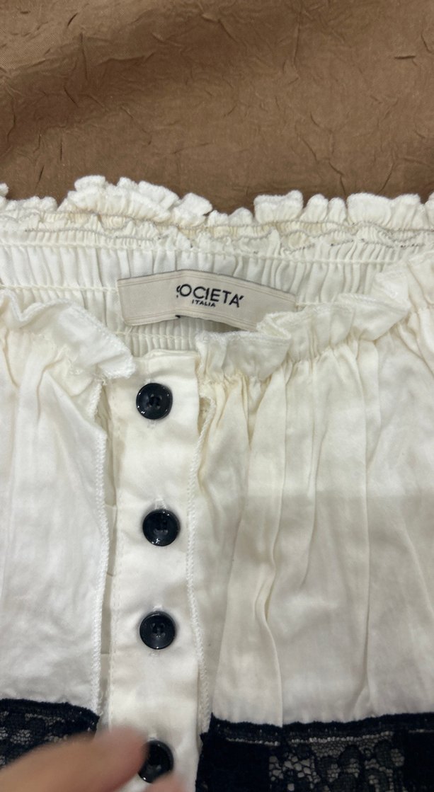 Dantel Detaylı Beyaz Fırfırlı Bluz - Görsel 4