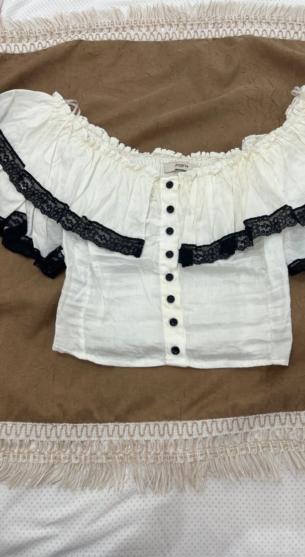 Dantel Detaylı Beyaz Fırfırlı Bluz - Görsel 2