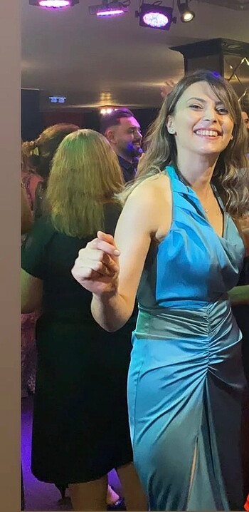 Turkuaz sırt dekolteli abiye