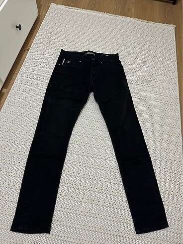 Mavi erkek siyah jean