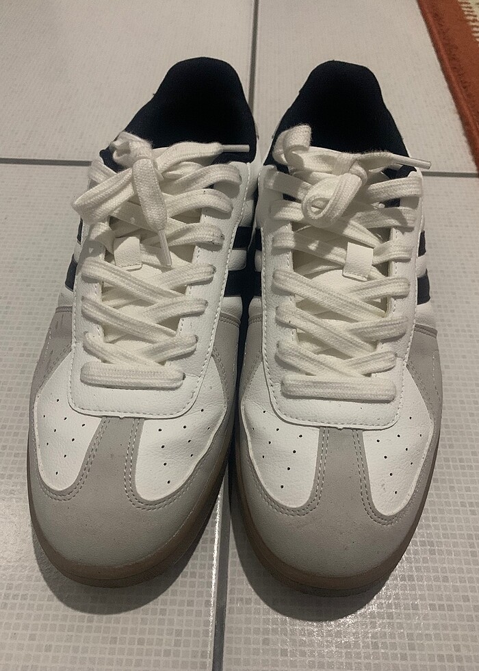 beyaz spor ayakkabı - Görsel 3