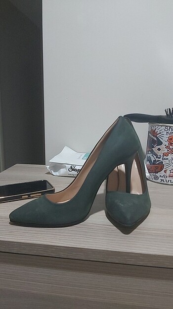 Haki stiletto