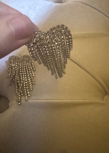 Uzun Parlak Altın Renkli Payetli Küpeler - Görsel 4