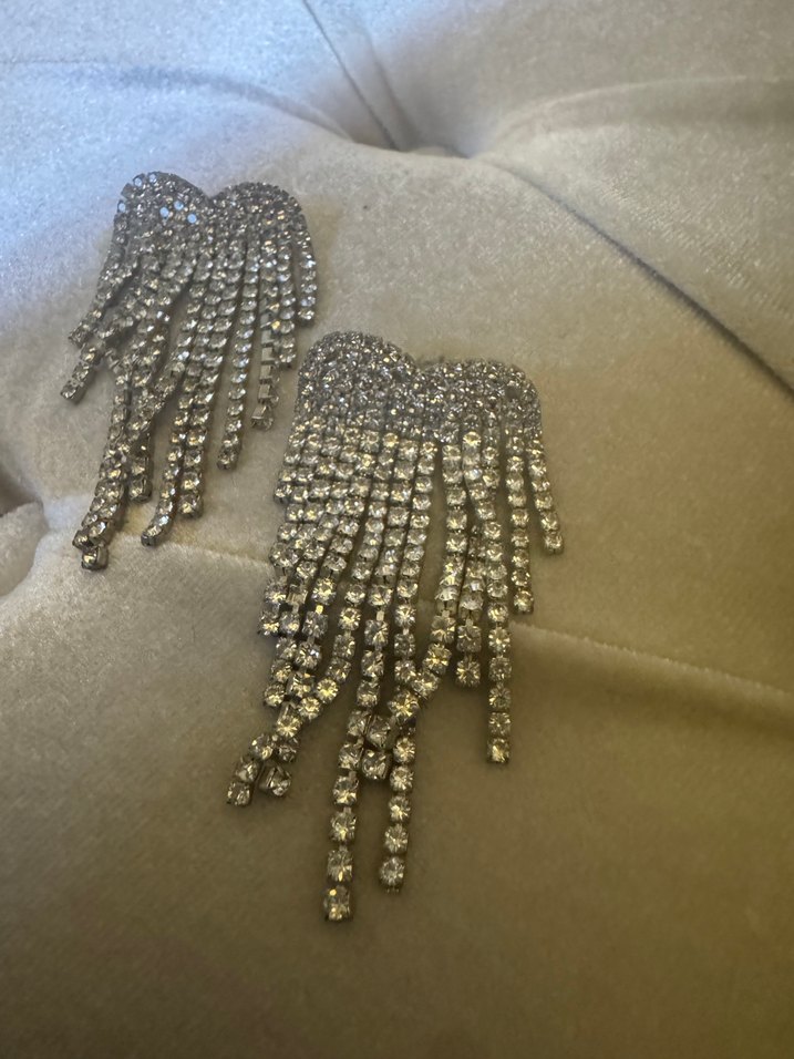 Uzun Parlak Altın Renkli Payetli Küpeler - Görsel 2