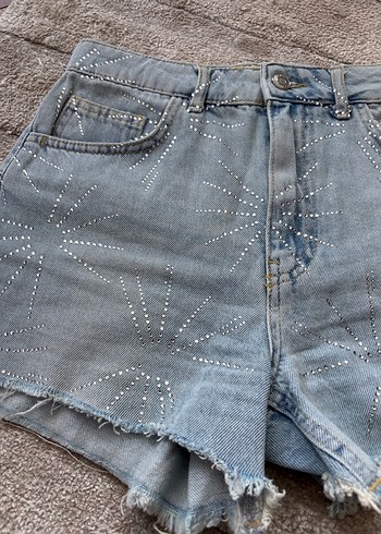 LC Waikiki Kadın Gri Mavi Taşlı Mini Jean Şort