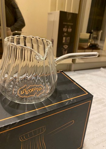 Kıvrımlı Cam Sütlük - Görsel 2