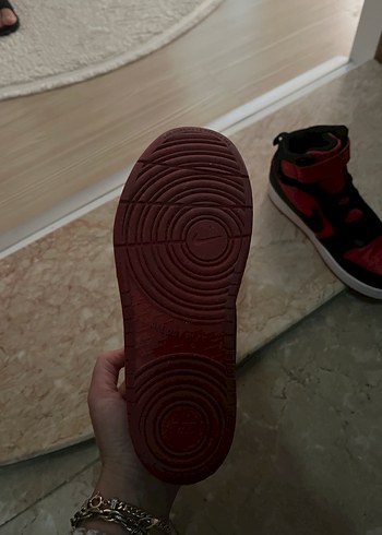 34 Beden kırmızı Renk Nike spor ayakkabısı