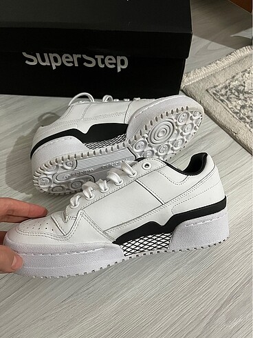37 Beden Adidas Kadın Beyaz Spor Ayakkabı