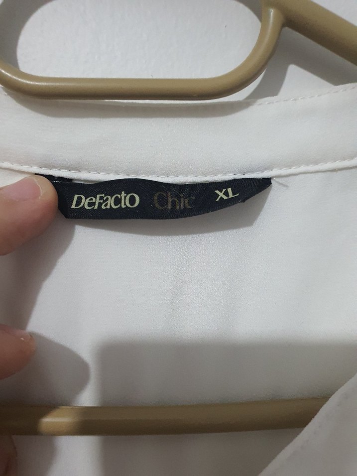 V Yaka Beyaz Kadın Gömlek - Görsel 2