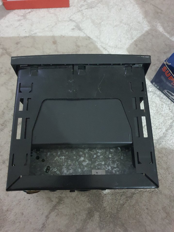 Grundig Car 2002 Siyah Müzik Sistemi - Görsel 3