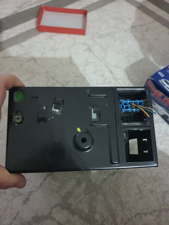 Grundig Car 2002 Siyah Müzik Sistemi - Görsel 4