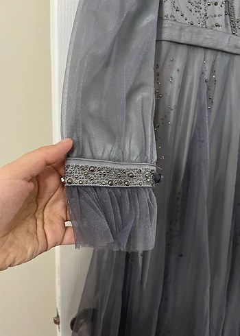 Gri İşlemeli Uzun Kollu Uzun Abiye Elbise - Görsel 2