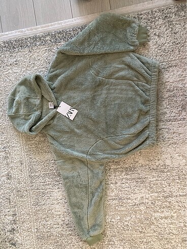 Zara sweatshirt