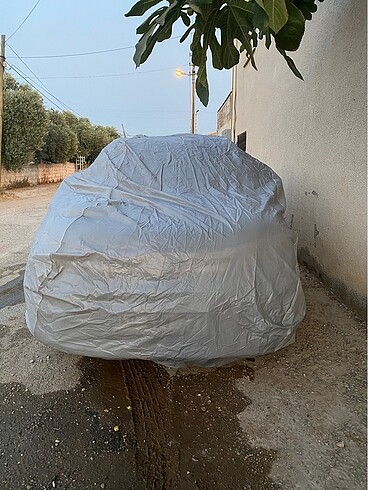 Hatchback araba brandası
