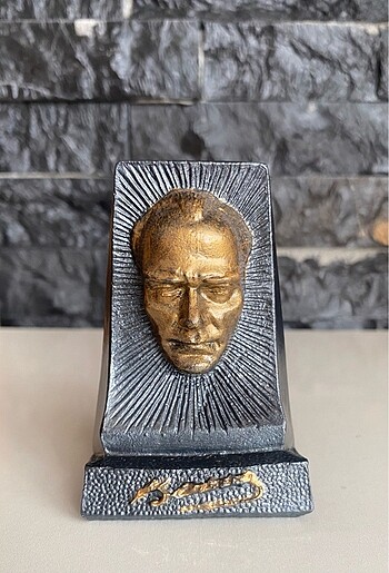 Mustafa Kemal Atatürk büst