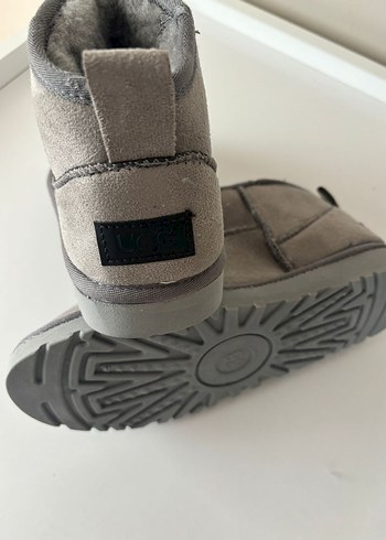 Ugg Gri ve kahve renginde bot gri37 kahve 38 numaradır