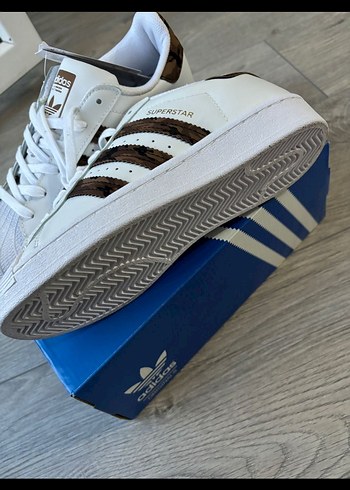 Adidas Süperstar Kahverengi Yılan Desenli Spor Ayakkabı - Görsel 7