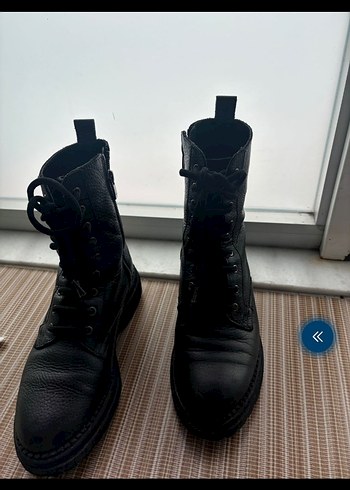 Siyah Deri Bağcıklı Kadın Bot - Görsel 4