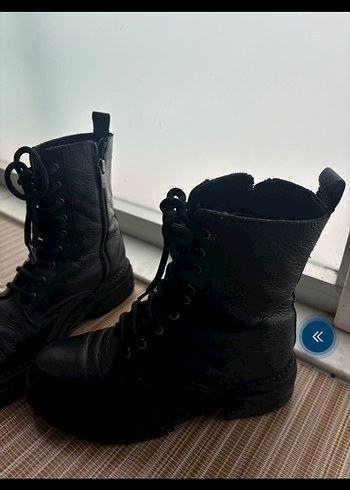 Siyah Deri Bağcıklı Kadın Bot - Görsel 3