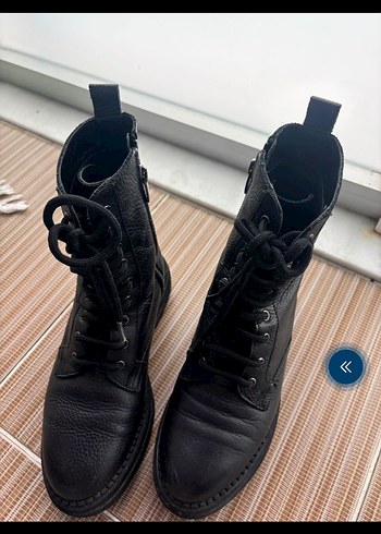 Siyah Deri Bağcıklı Kadın Bot - Görsel 7