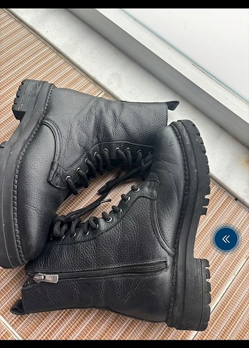 Siyah Deri Bağcıklı Kadın Bot - Görsel 2