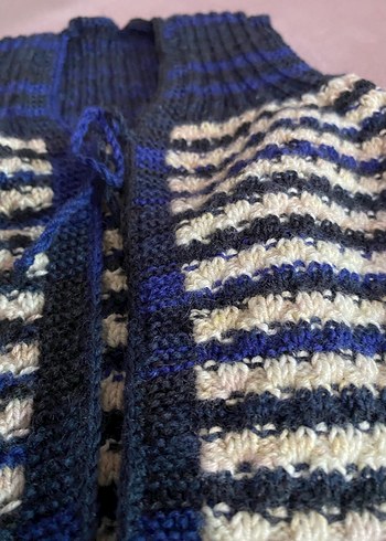 Bohem Tarzı Erkek Çocuk Boğazlı Triko Yelek - Görsel 3