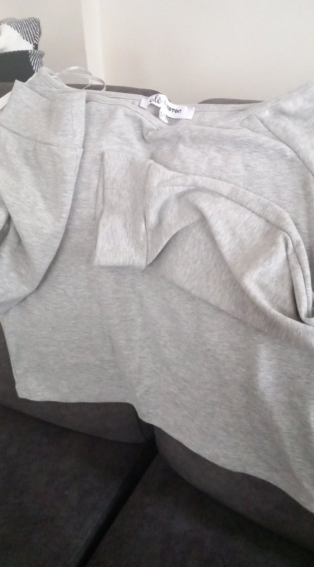 Gri Düz Desen kolları beyaz bileli crop , kayık yaka - Görsel 3