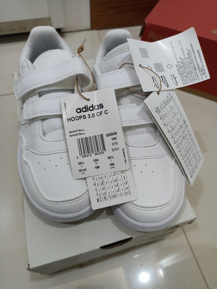 unisex Çocuk Beyaz Adidas Spor Ayakkabı 31.5 numara - Görsel 3