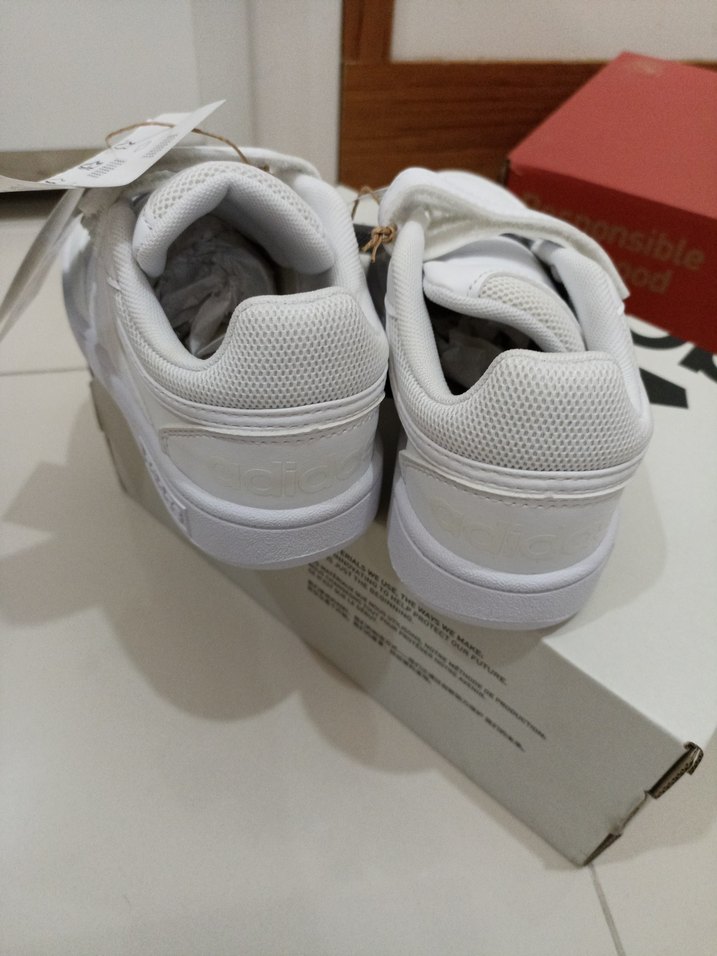 unisex Çocuk Beyaz Adidas Spor Ayakkabı 31.5 numara - Görsel 2