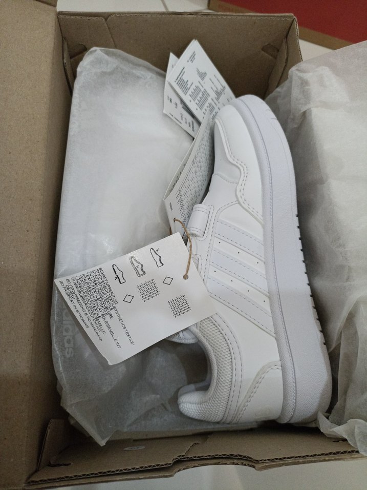 unisex Çocuk Beyaz Adidas Spor Ayakkabı 31.5 numara - Görsel 4