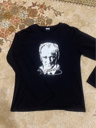siyah uzun kollu Atatürk tişörtü