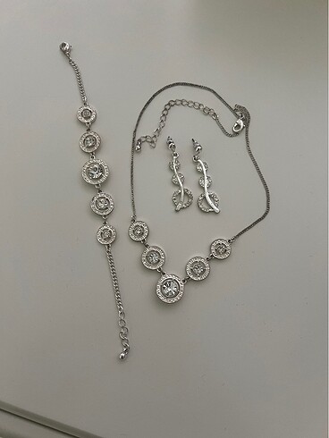 taşlı gümüş renk kolye bileklik set