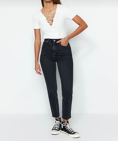 Trendyol & Milla Siyah Yüksel Bel Slim Mom Jeans