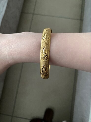 desenli gold bilezik