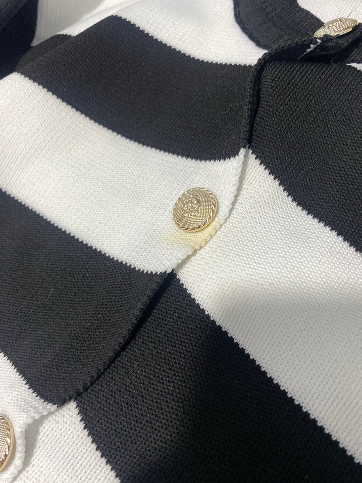 Düğmeli Siyah Beyaz Çizgili Kadın Hırka - Görsel 3