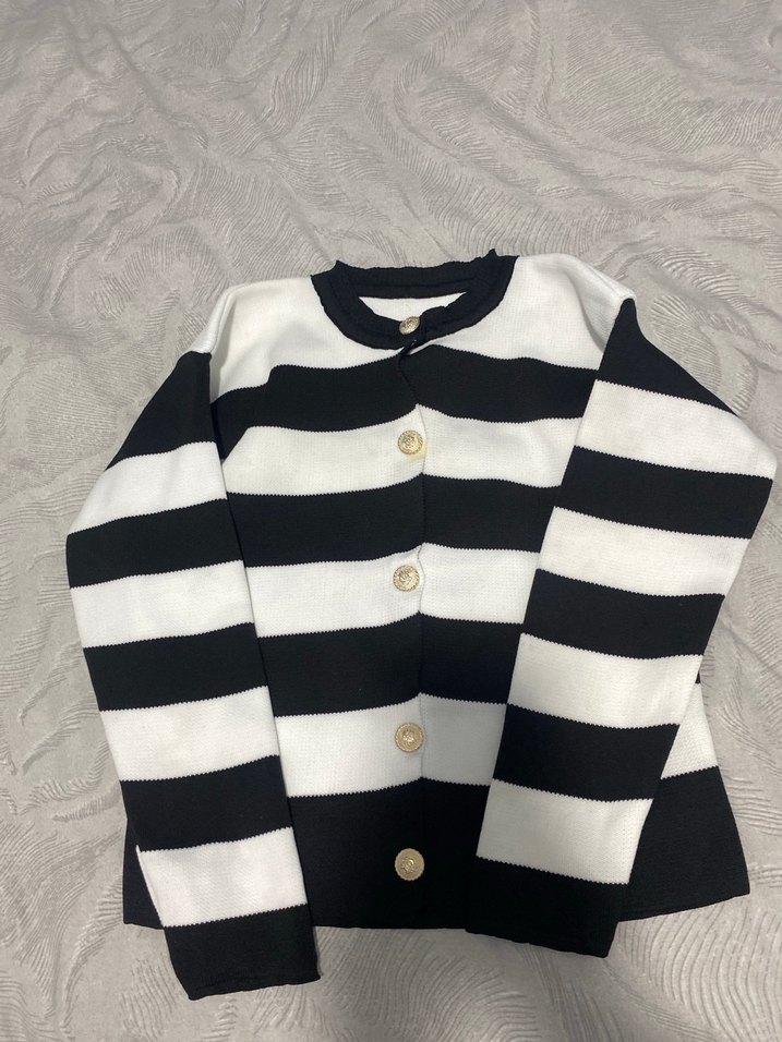 Düğmeli Siyah Beyaz Çizgili Kadın Hırka - Görsel 2