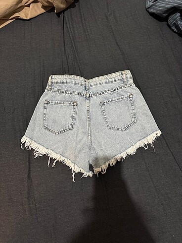 Bershka saçaklı mini kot şort