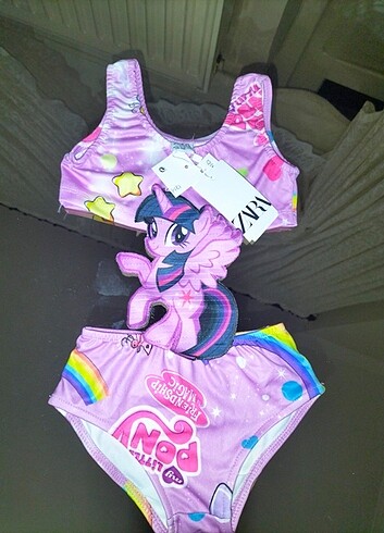 Bikini mayakini. Kız cocuk
