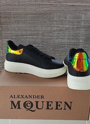 Alexander MCQUEEN 