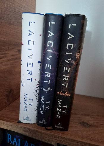 T.Y. A. - Lacivert Roman Serisi - Görsel 3