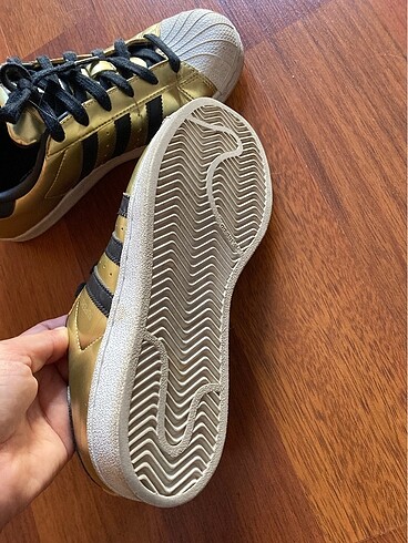 37,5 Beden Taş gibi Adidas