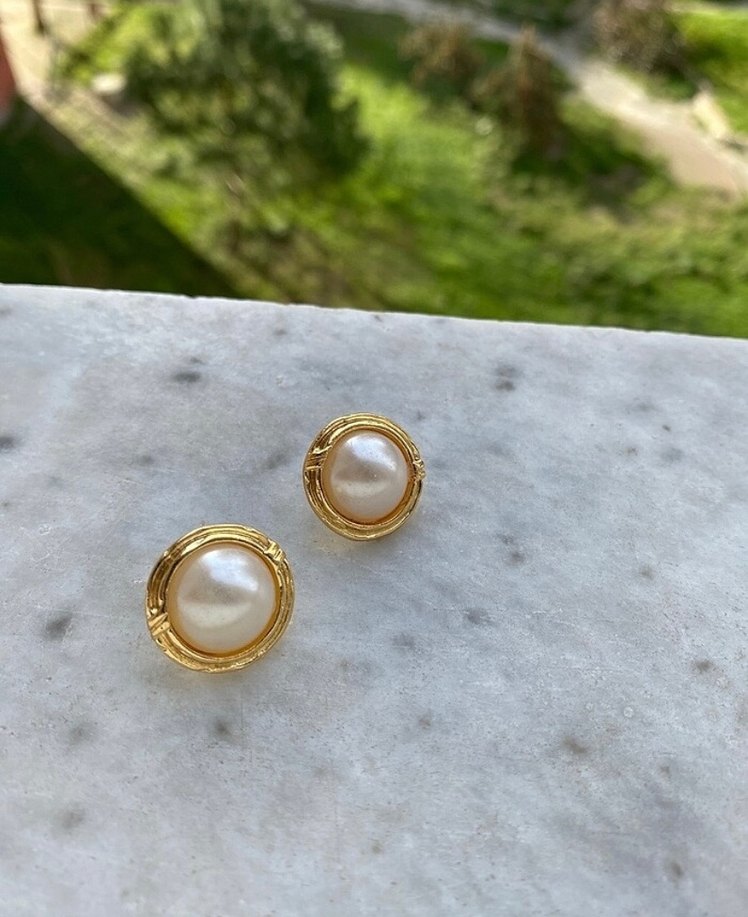 Altın Renkli Mini İnci Düğme Küpe - Görsel 3